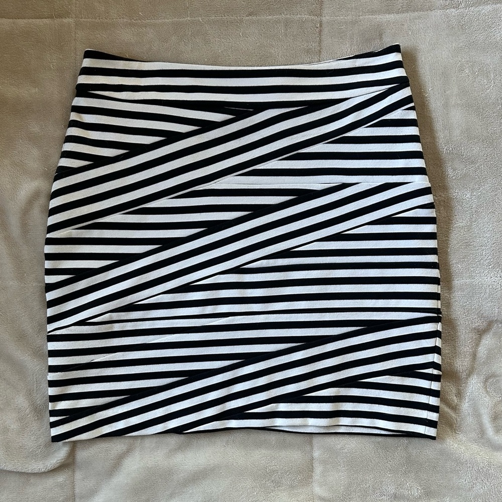 EXPRESS STRIPED MINI SKIRT SIZE 10